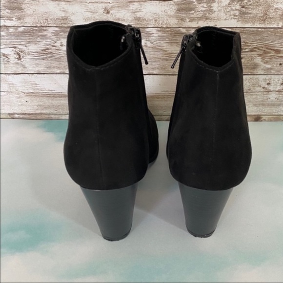 Black Chunky-heeled Booties - Picture 7 of 8